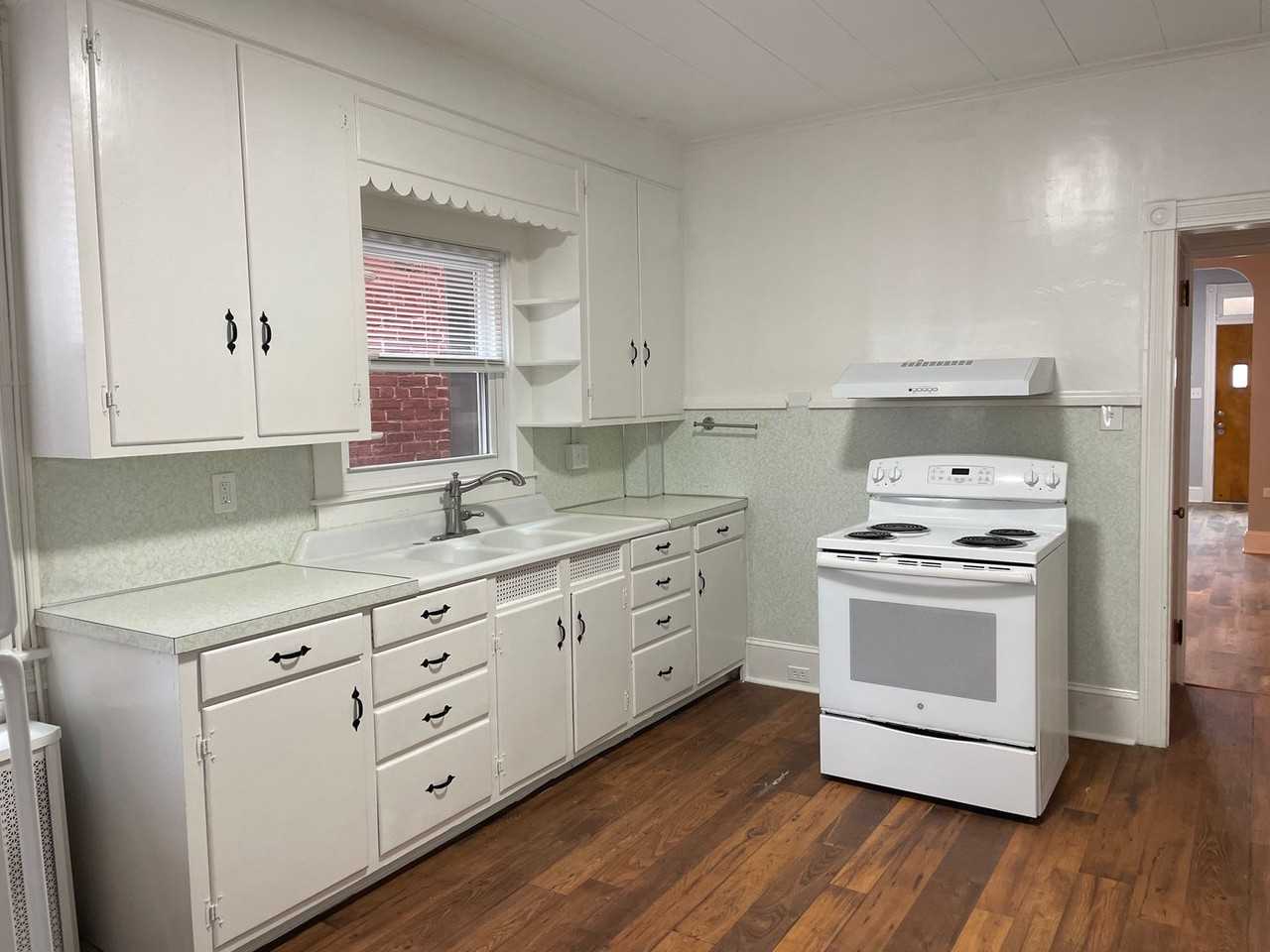161 S Charlotte St - Photo 3 of 39