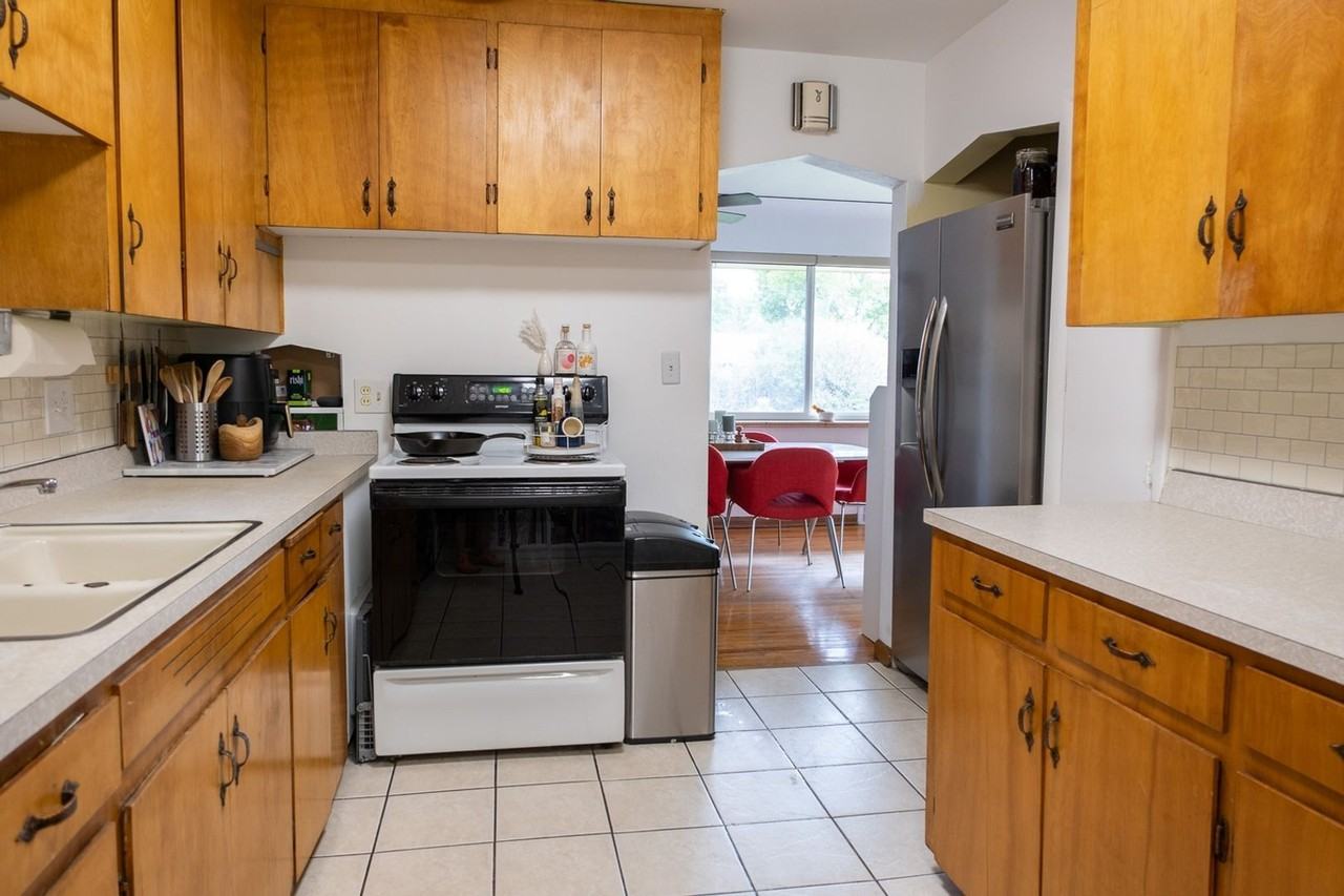 705 S Pierce St - Photo 3 of 22