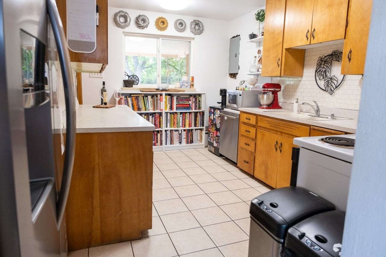 705 S Pierce St - Photo 2 of 22