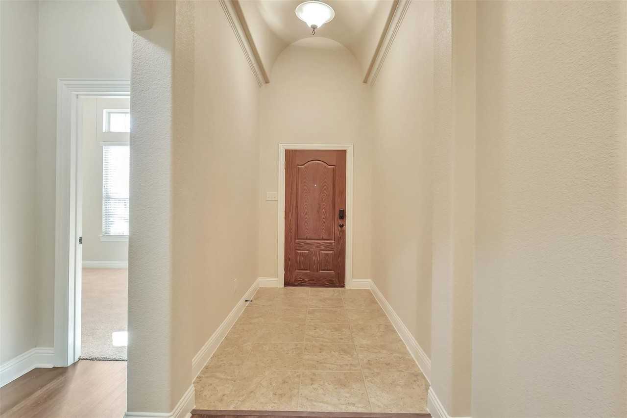 10616 Jackson Hole Ln - Photo 2 of 25