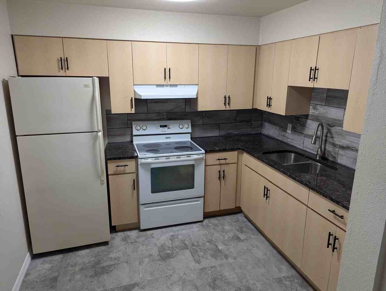 4512 East 10th Avenue #B - Photo 3 of 10