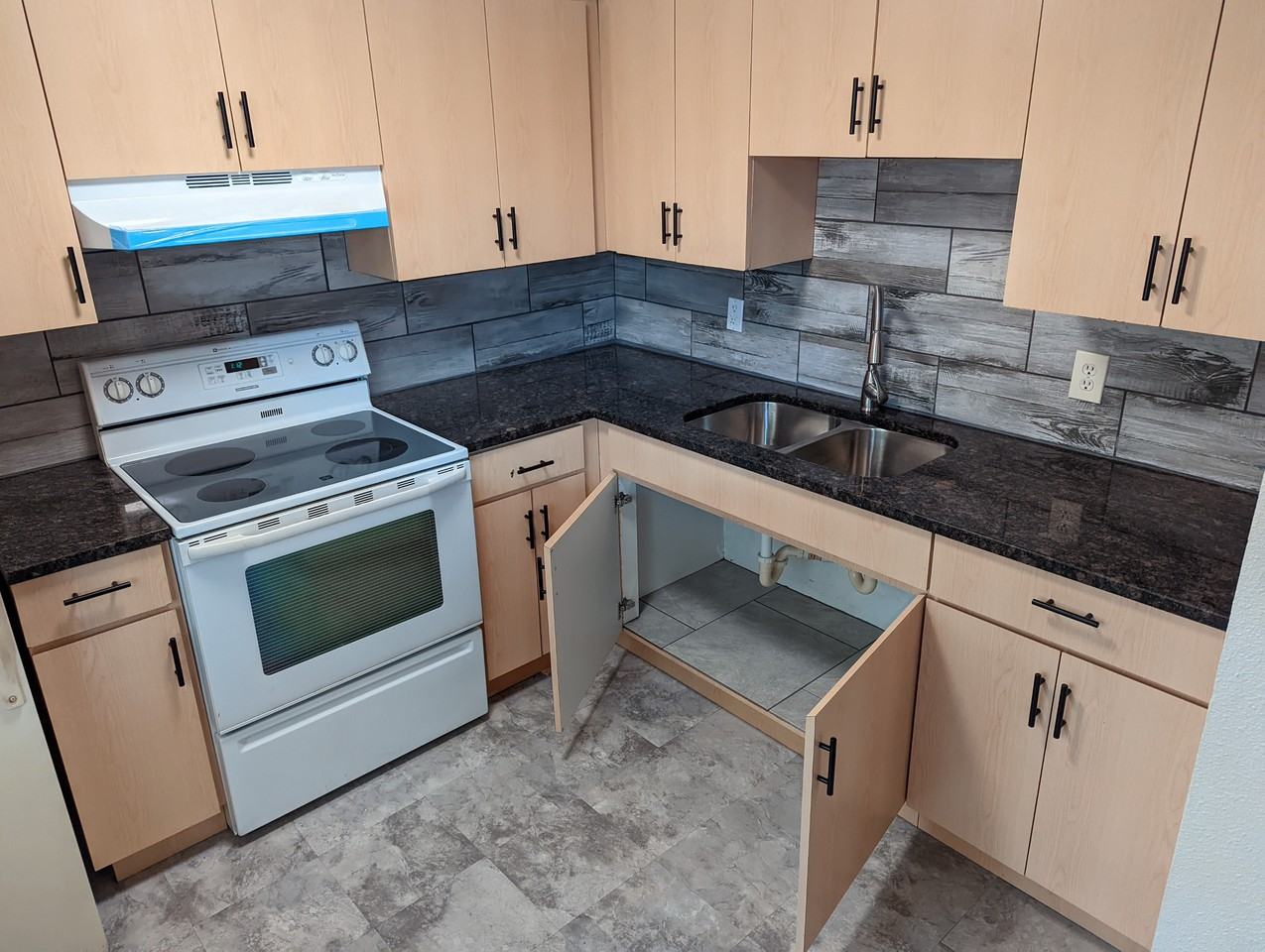 4512 East 10th Avenue #B - Photo 4 of 10