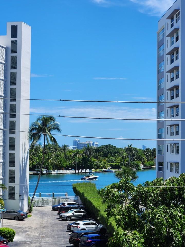 1001 91st St #412 - Photo 3 of 16