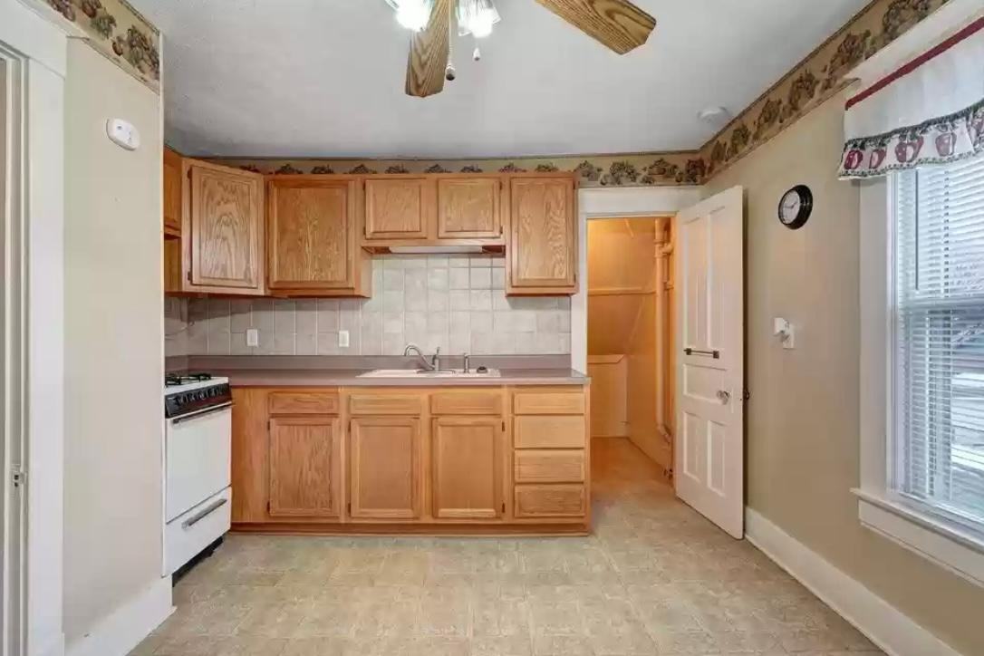 2721 73rd St - Photo 3 of 6