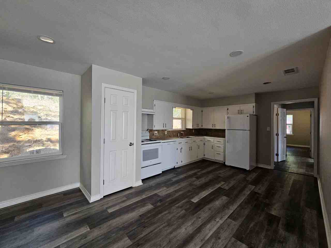 120 Houston #NA - Photo 2 of 13