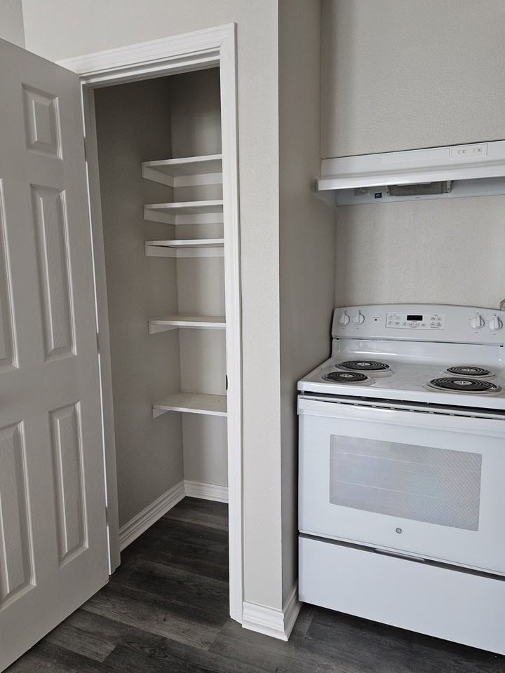 120 Houston #NA - Photo 3 of 13