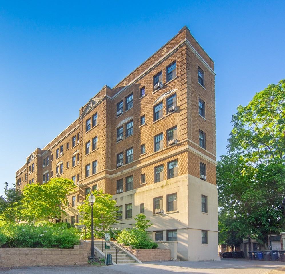 1900 Lamont - Photo 2 of 33