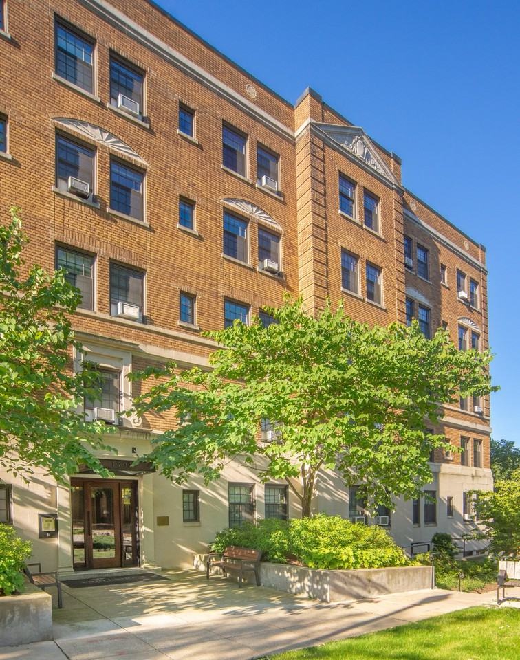 1900 Lamont - Photo 3 of 33