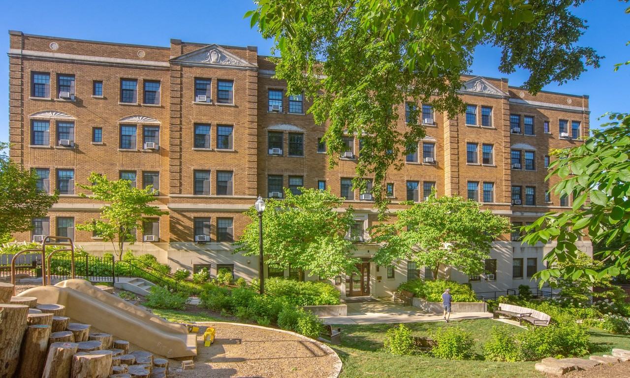 1900 Lamont - Photo 4 of 33