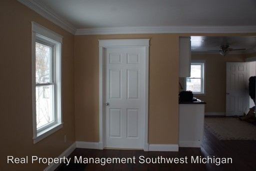 1407 Maple St - Photo 2 of 17