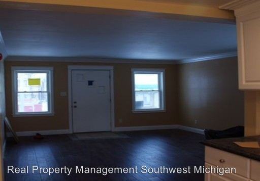 1407 Maple St - Photo 3 of 17