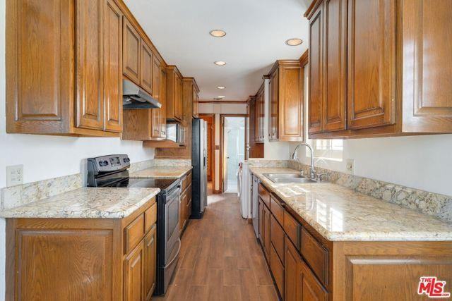 6012 S Kings Rd - Photo 2 of 8