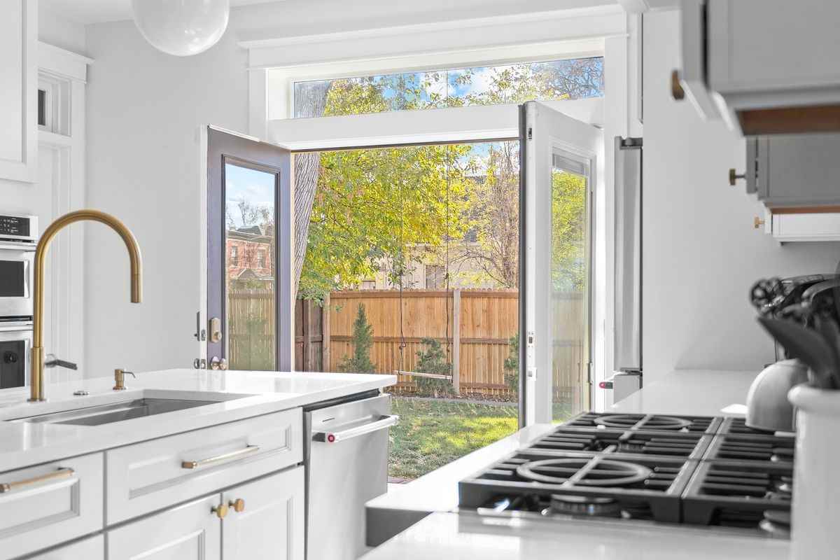 158 W 4th Ave - Photo 3 of 26