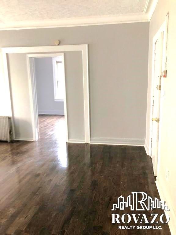 417-419 Leslie Street #2R - Photo 3 of 6