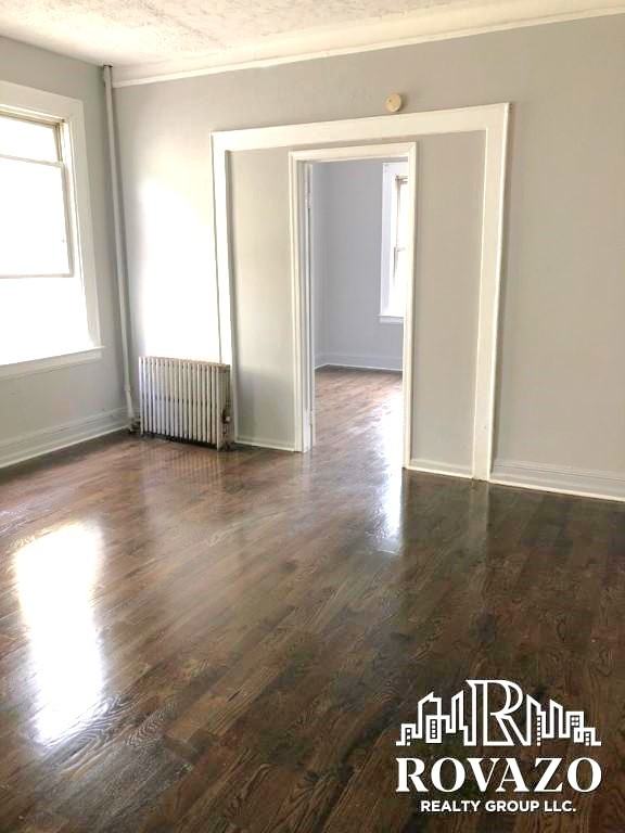 417-419 Leslie Street #2R - Photo 4 of 6