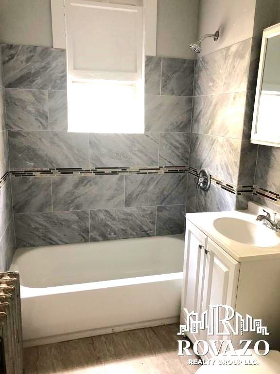 417-419 Leslie Street #2R - Photo 2 of 6