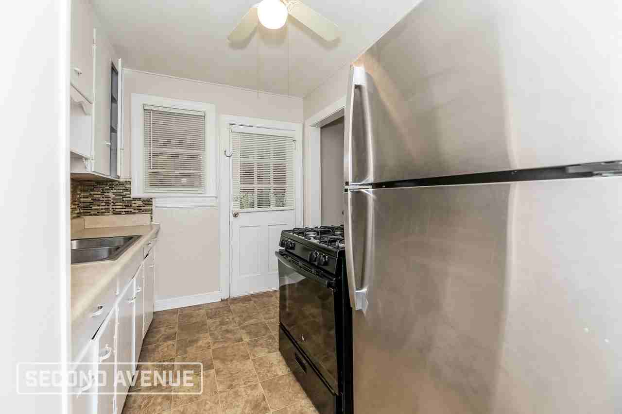 7072 Wakefield Ave - Photo 7 of 26