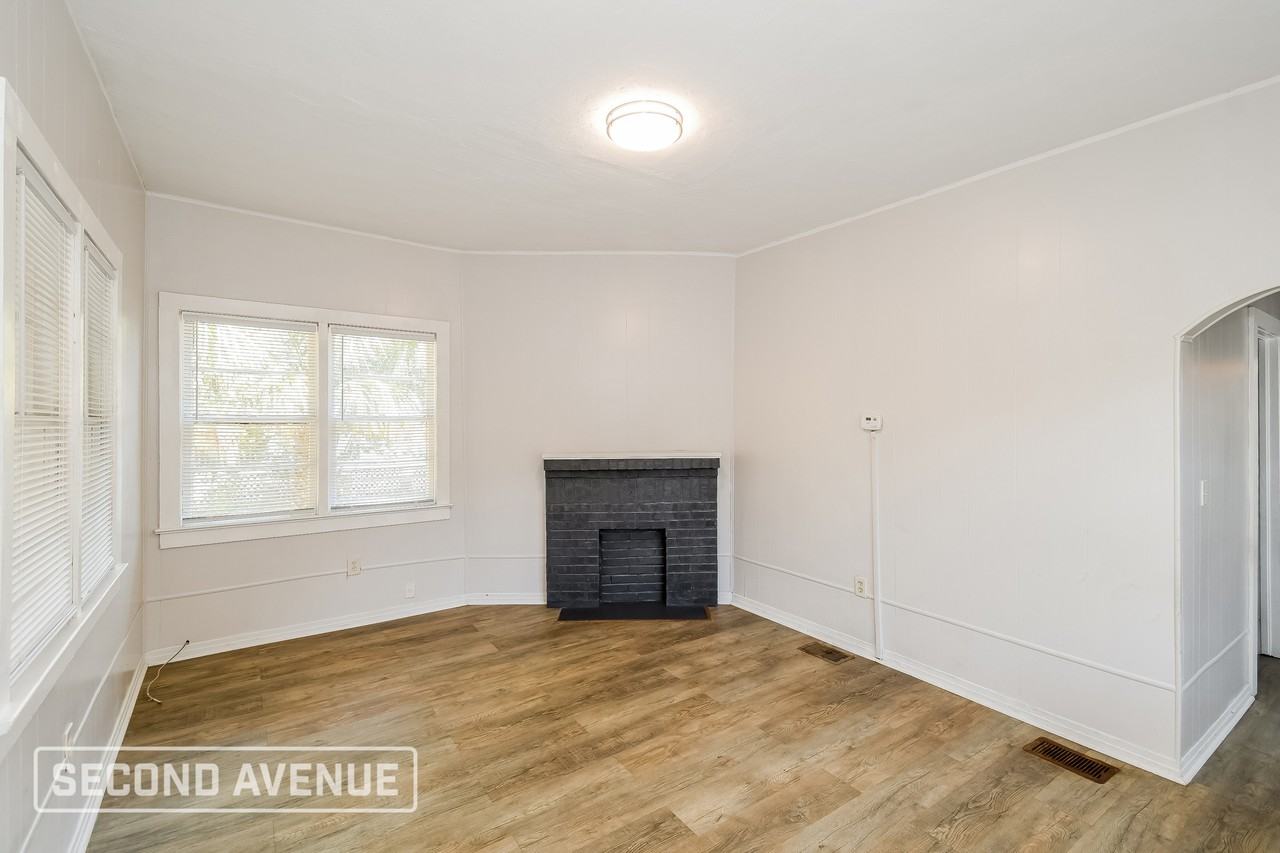 3403 Phoenix Ave - Photo 2 of 15