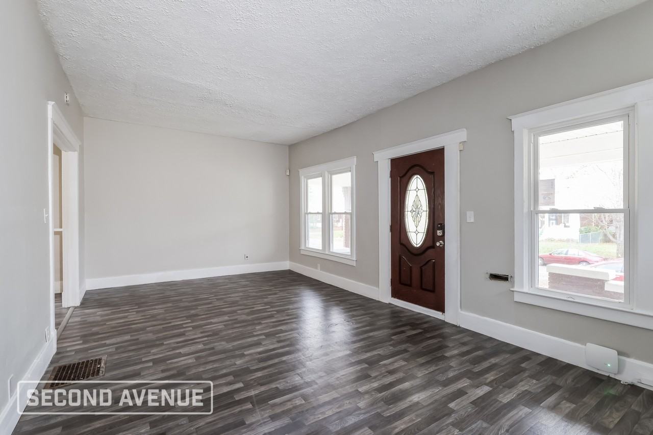 635 S 43rd St - Photo 4 of 27