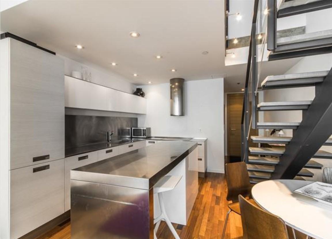 445 Avenue Viger Ouest #908 - Photo 4 of 16