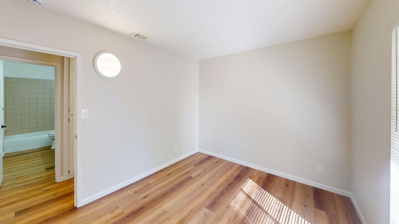 1235 W Newport St - Photo 2 of 23