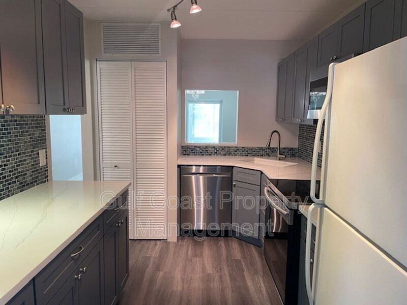 270 Santa Maria St #104 - Photo 5 of 27