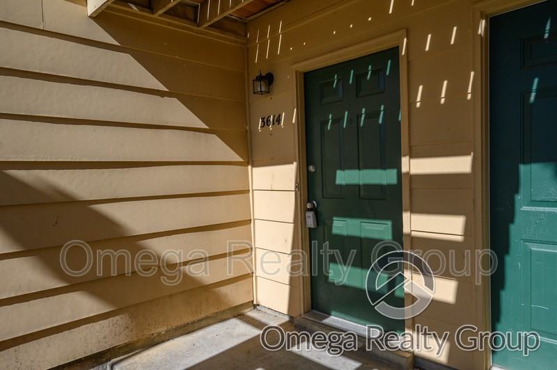 3614 Castle Ridge Rd - Photo 5 of 33