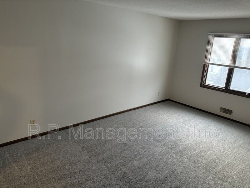 4631 1/2 Penkwe Way - Photo 4 of 13