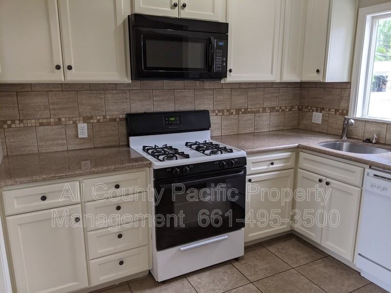 1407 Monterey Rd #A - Photo 3 of 14