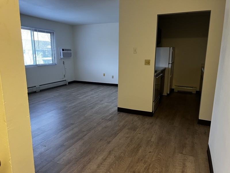 436 Sullivan St - Photo 5 of 25