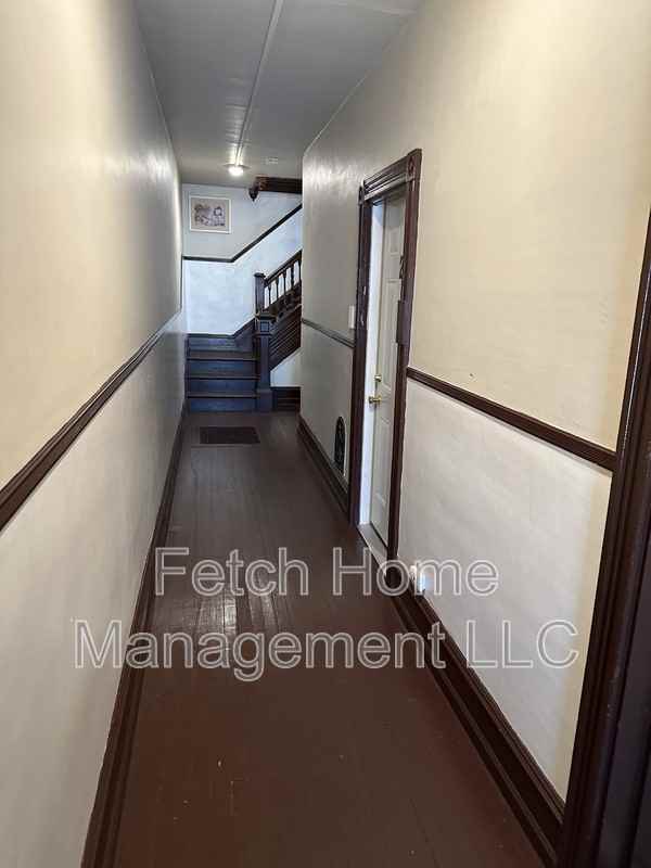 722 E King St - Photo 2 of 9