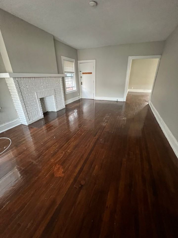 2814 Hampshire Road - Photo 5 of 11