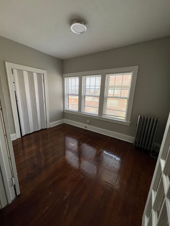 2814 Hampshire Road - Photo 7 of 11