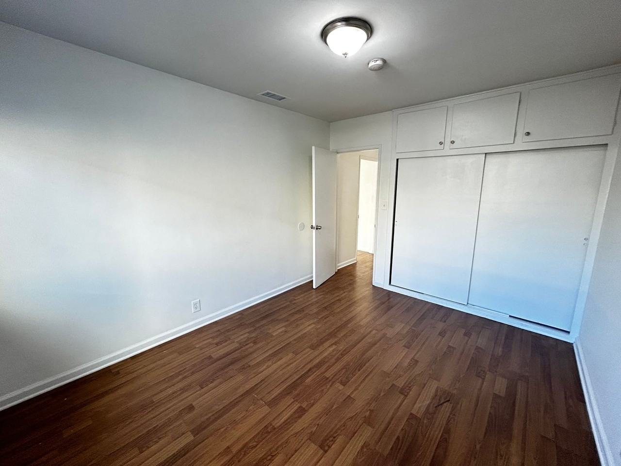 10231 Darby Ave - Photo 7 of 28