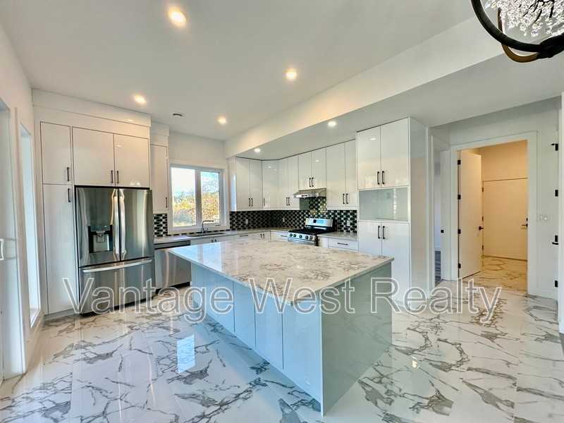 474 Snowsell St N - Photo 2 of 50