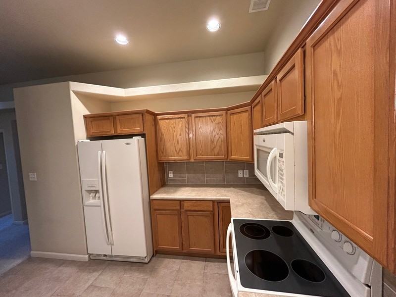 584 1/2 Belhaven Way - Photo 3 of 18