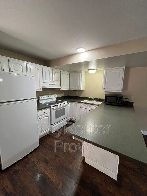 1741 Willowbrook Dr - Photo 3 of 8