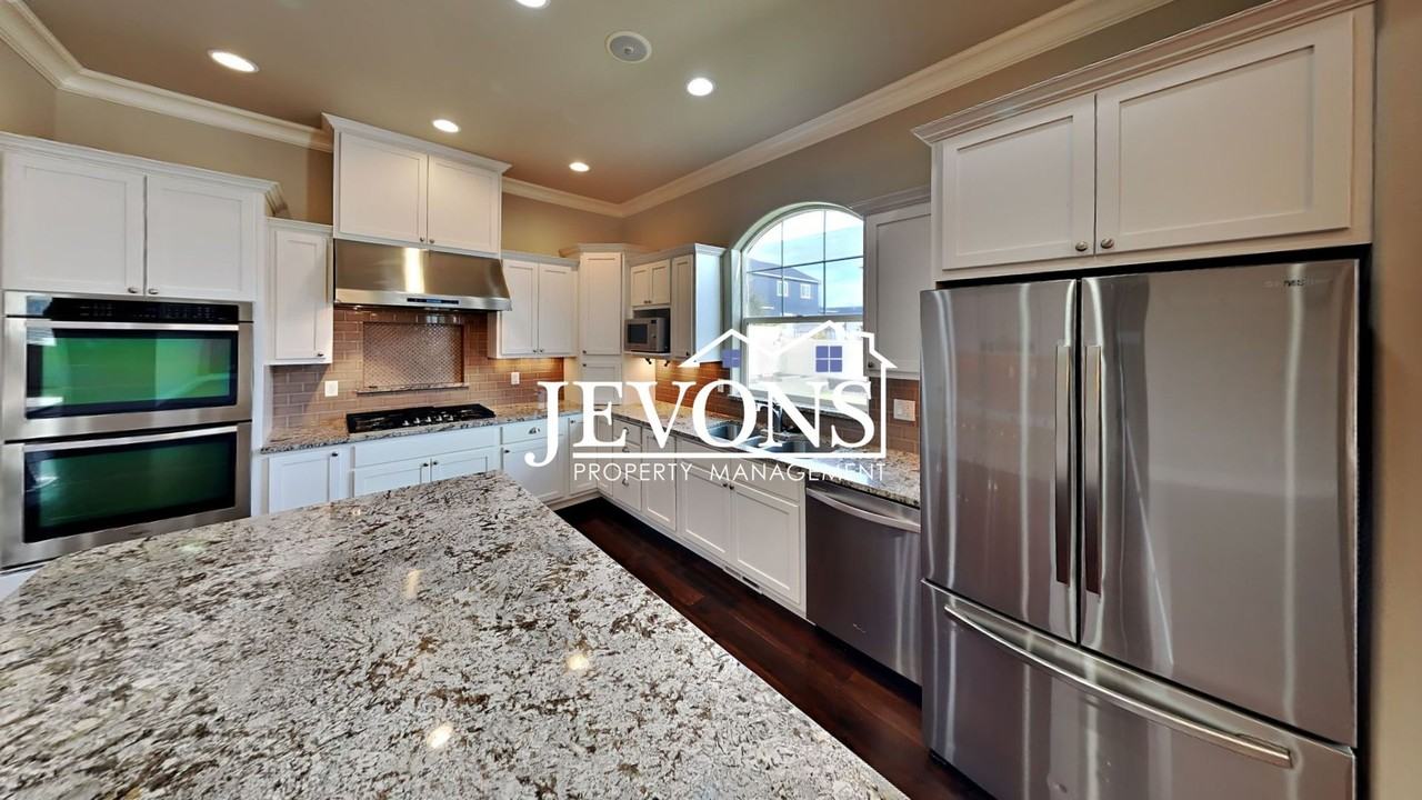 2201 S 75th Ave - Photo 3 of 50