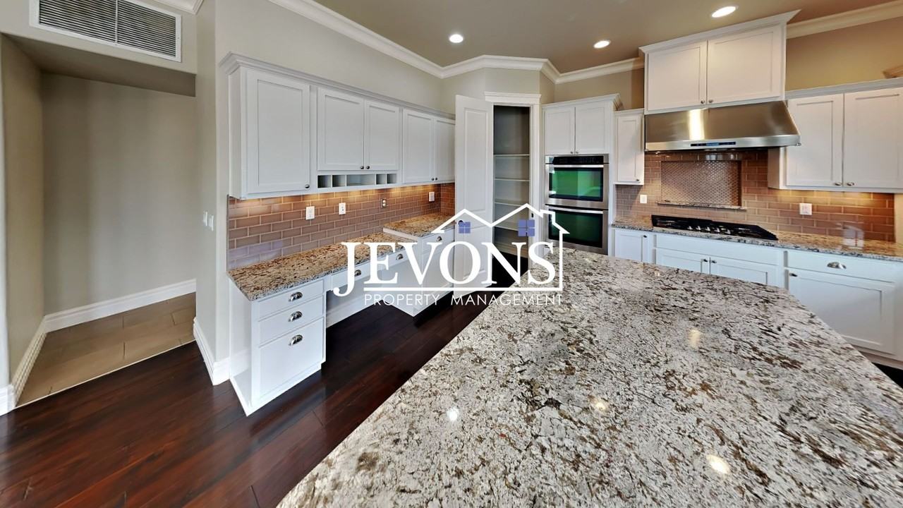 2201 S 75th Ave - Photo 4 of 50