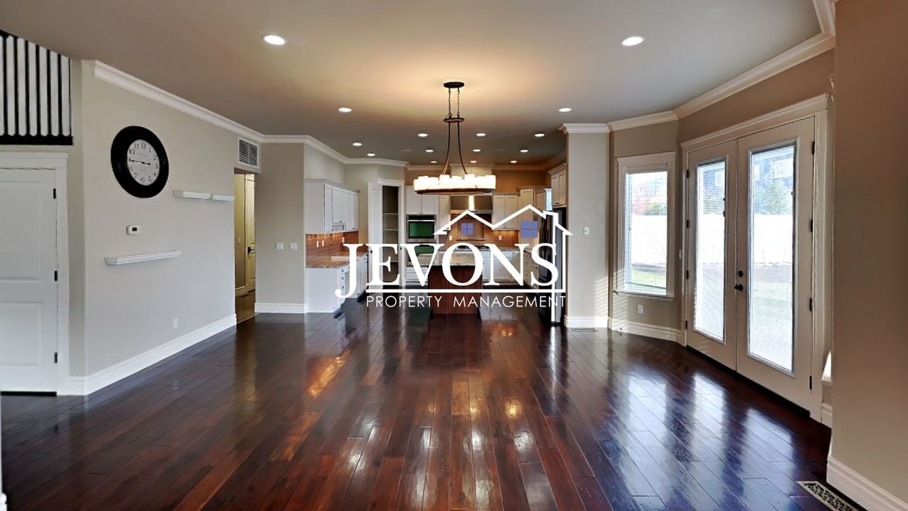 2201 S 75th Ave - Photo 7 of 50