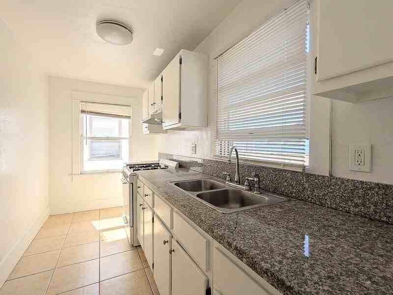 419 N Virginia Ct - Photo 4 of 12