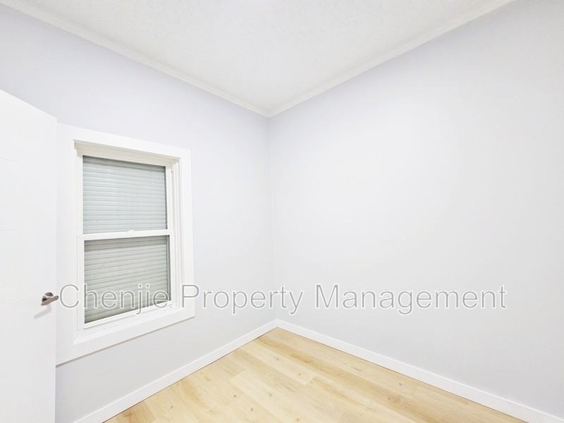 11529 82 St Nw - Photo 3 of 31