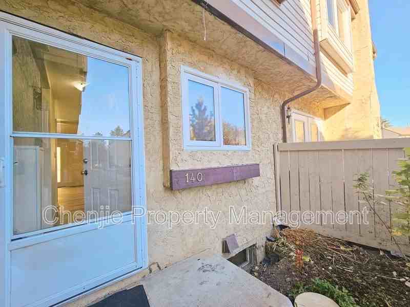 140 Royal Terr Nw #140 - Photo 2 of 45