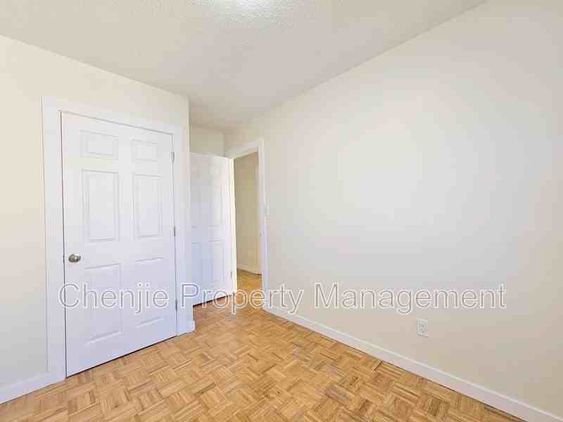 140 Royal Terr Nw #140 - Photo 3 of 45