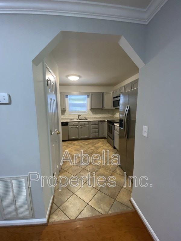 1611 Herrin Dr - Photo 3 of 11