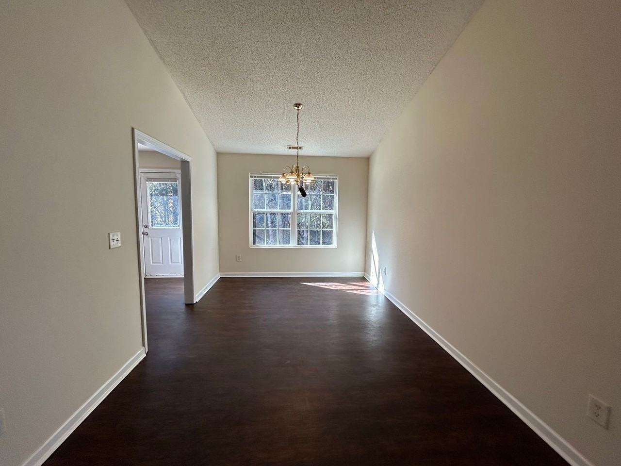 53 Mineral Springs Ln - Photo 3 of 15