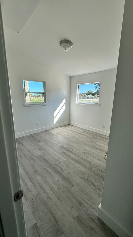 608 Manchester Rd - Photo 6 of 12