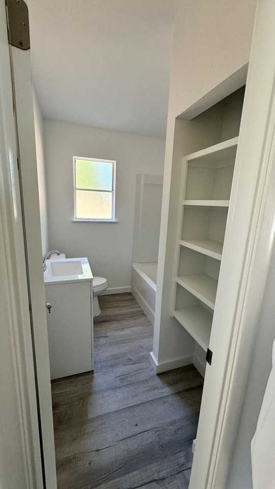 608 Manchester Rd - Photo 7 of 12