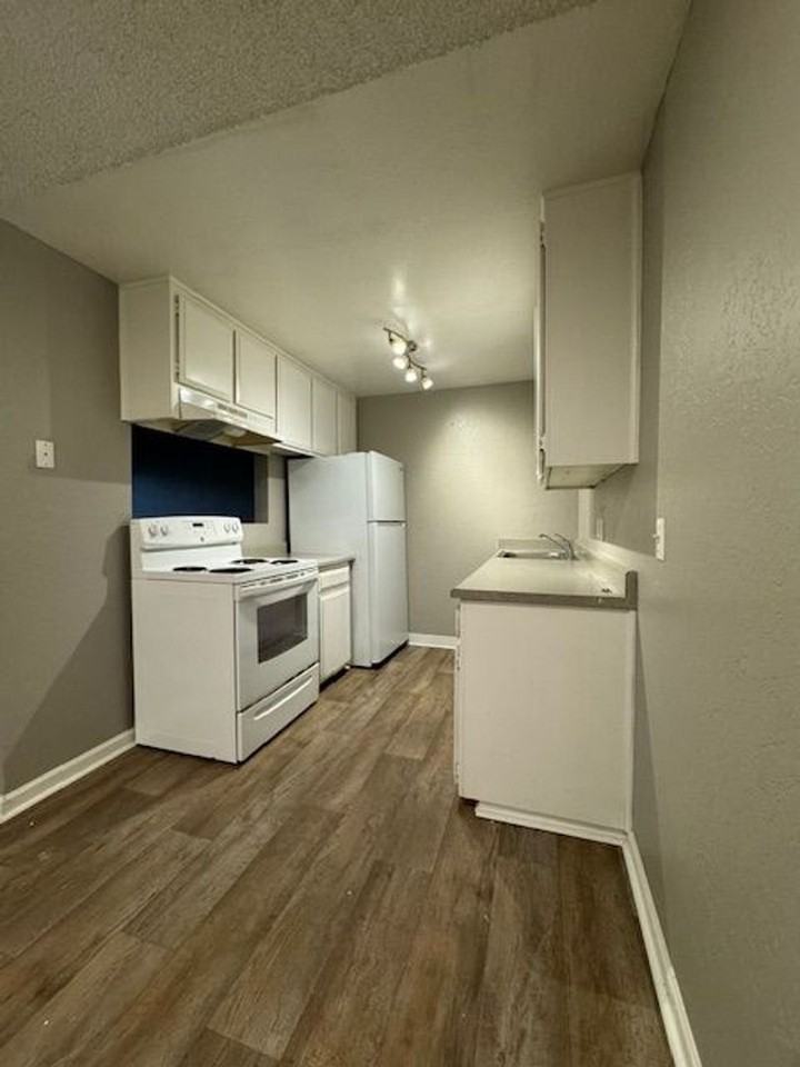 Sequoia Grove Apartments - Photo 6 of 37