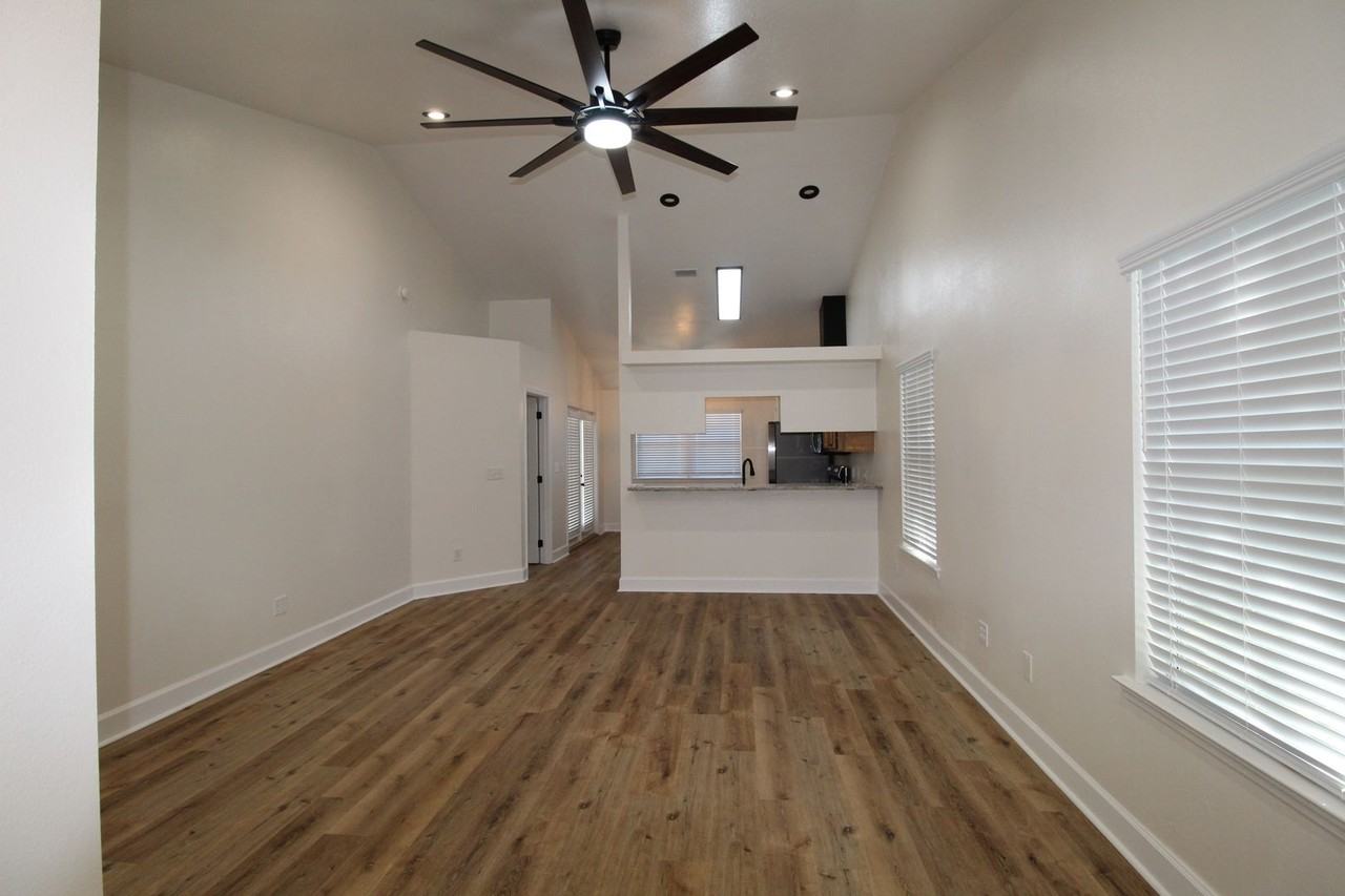 127 Lance Lane - Photo 3 of 11
